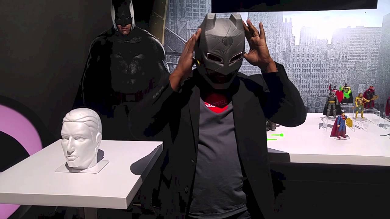 Звук batman. Бэтмен против Супермена маска Бэтмена. Офисный герой в маске. Игрушки changed маски. Маска "Бэтмен" (цв: желтый ).